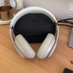Beats Studio Pro - Wireless Bluetooth Noise Cancelling Headphones