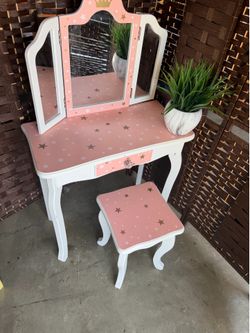 Vanity  table for kids