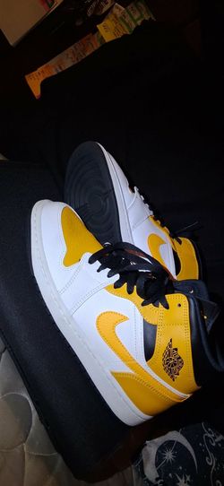 Air Jordan 1 Mid 'University Gold' (2021) -100% Unworn