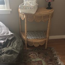 Darling Scalloped Side Table Console 