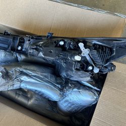 2024 Toyota Corolla SE   Rt LED Headlight