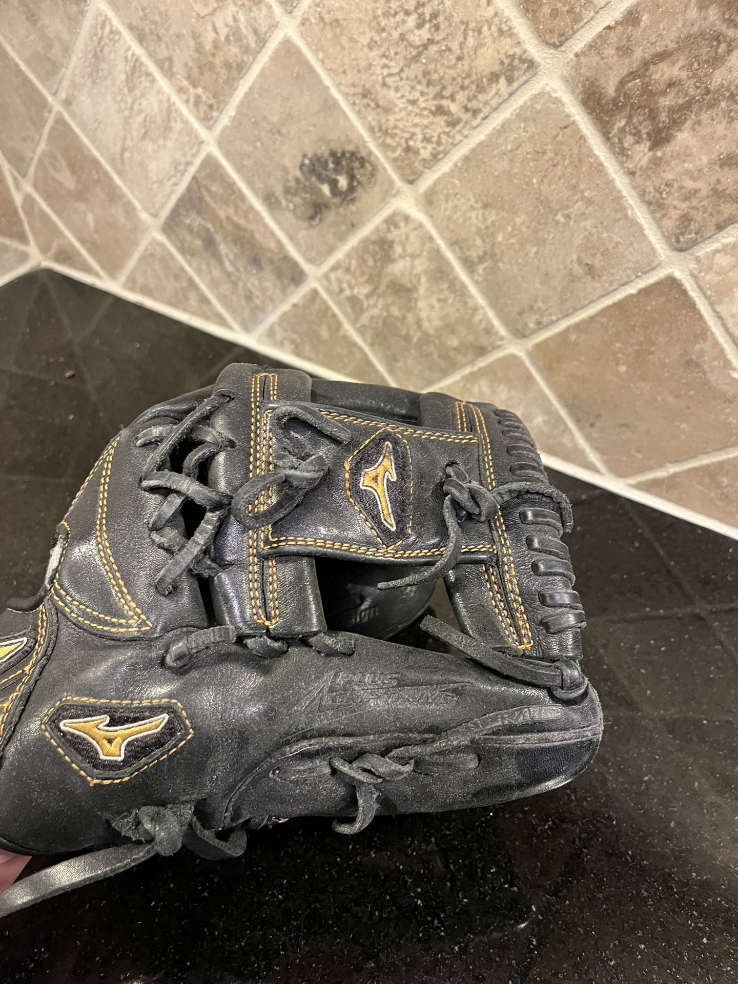 Mizuno MVP Edition Baseball Glove