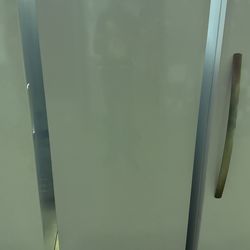 New Scratch & Dent Upright Freezer 16cu Frigidaire FFFU16F2VW