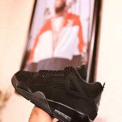 Black Cat 4s Size 8.5 