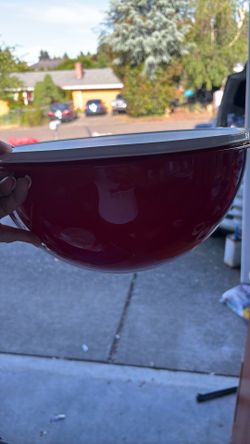 Tupperware bowl