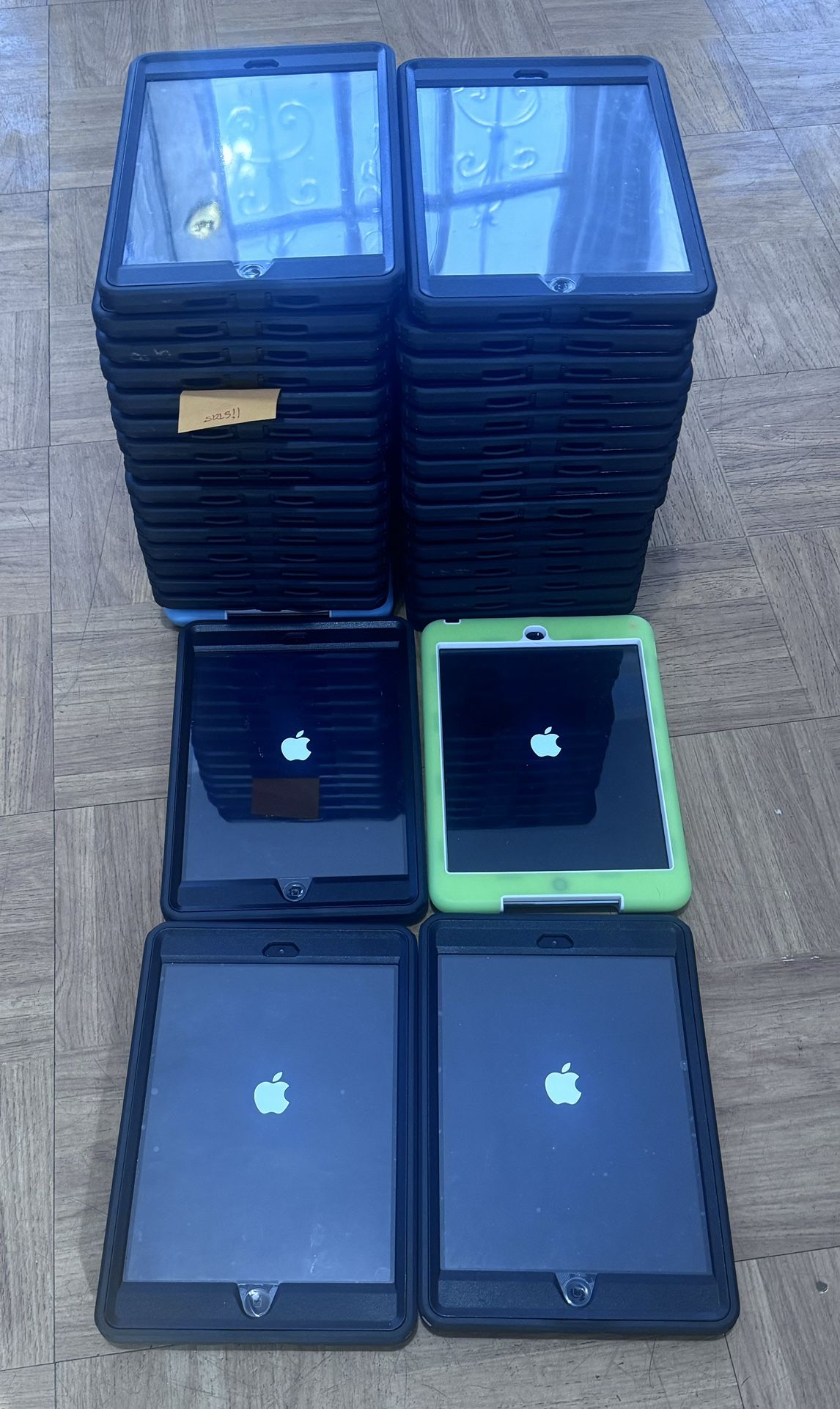 2012 Apple iPad Mini Touchscreen 16GB Display 7.9" Space Gray Wi-Fi  LOT  44 PC