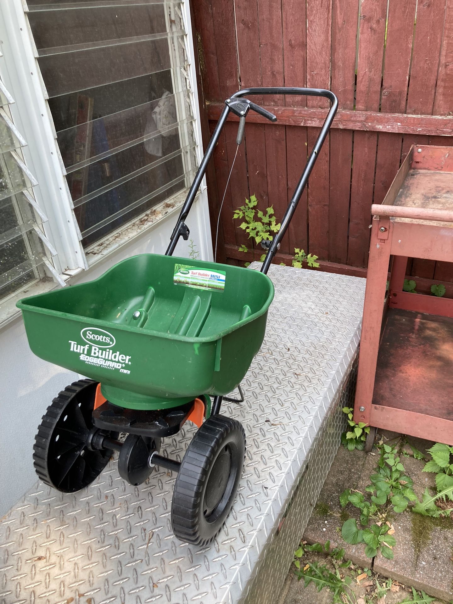 Grass Feeder