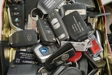 Kia key fob Toyota key fob Hyundai key fob Mini Cooper key fob Nissan key fob Bentley key fob Ford key fob Chevrolet key fob Bmw key fob