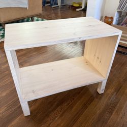 Vinyl Record Holder: Reclaimed Pine Wood End Table