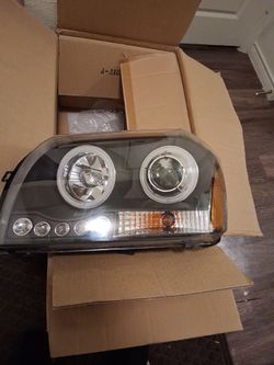 headlight set 05/07 dodge magnum