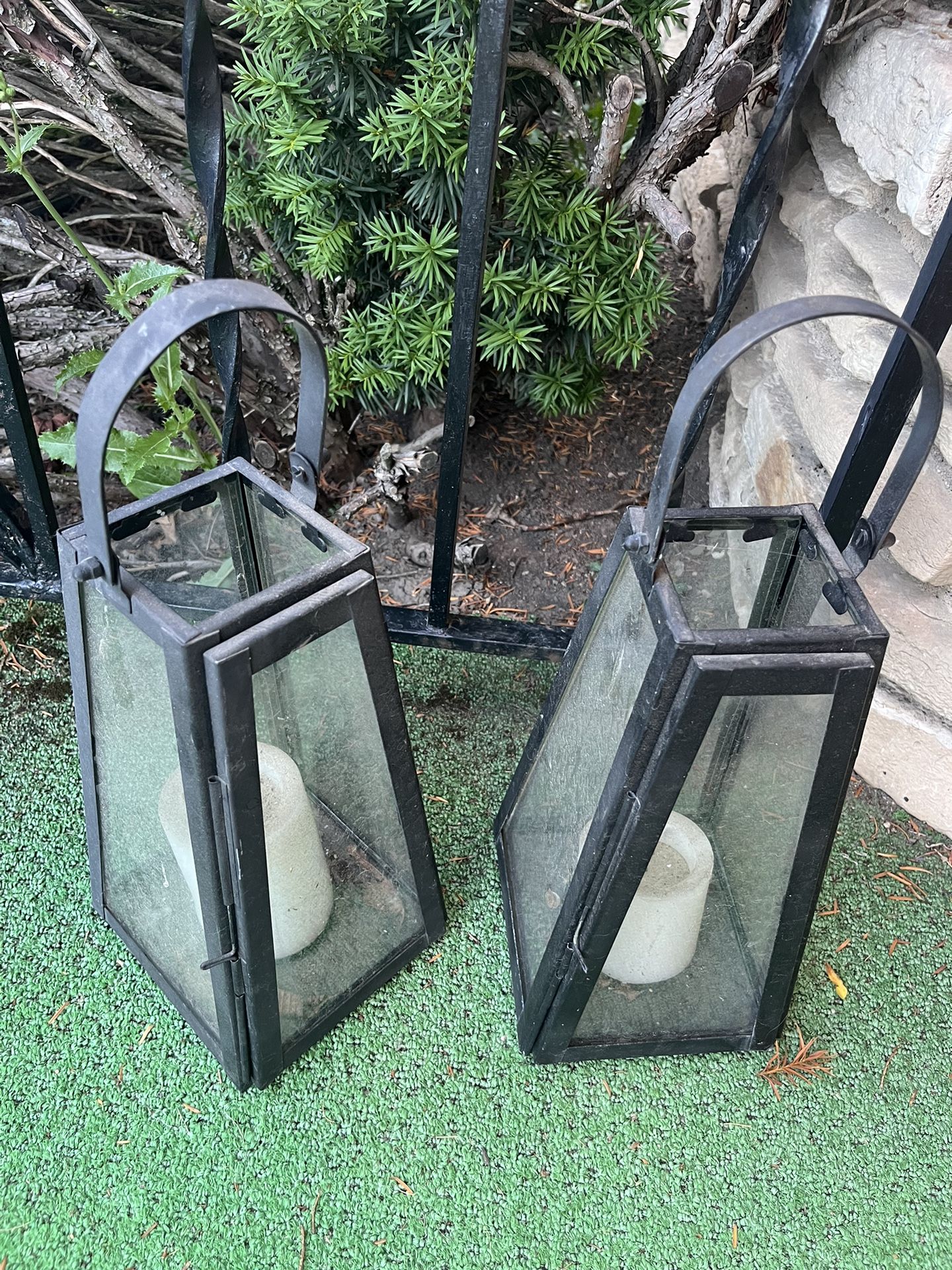Two lanterns, unsure if the candles inside work 