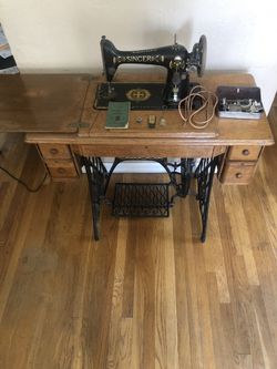 Antique 1915 Singer Sewing machine
