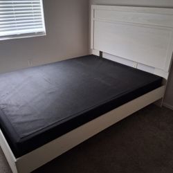 One Queen Size Furniture Set For Sale  !