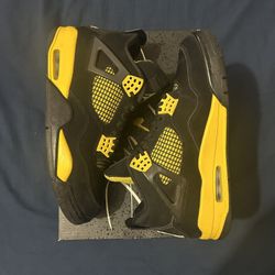 Jordan 4 Thunder 