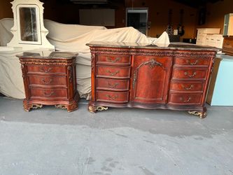 ANTIQUE  DRESSER SET