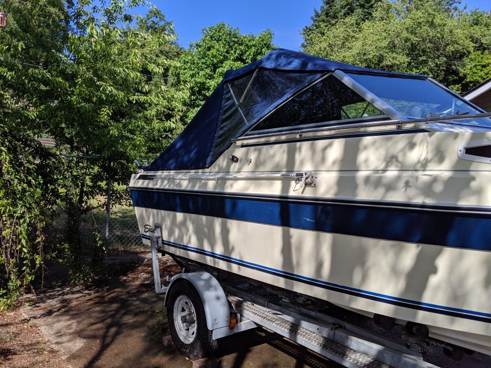 1988 20' Seaswirl with cuddy cabin.