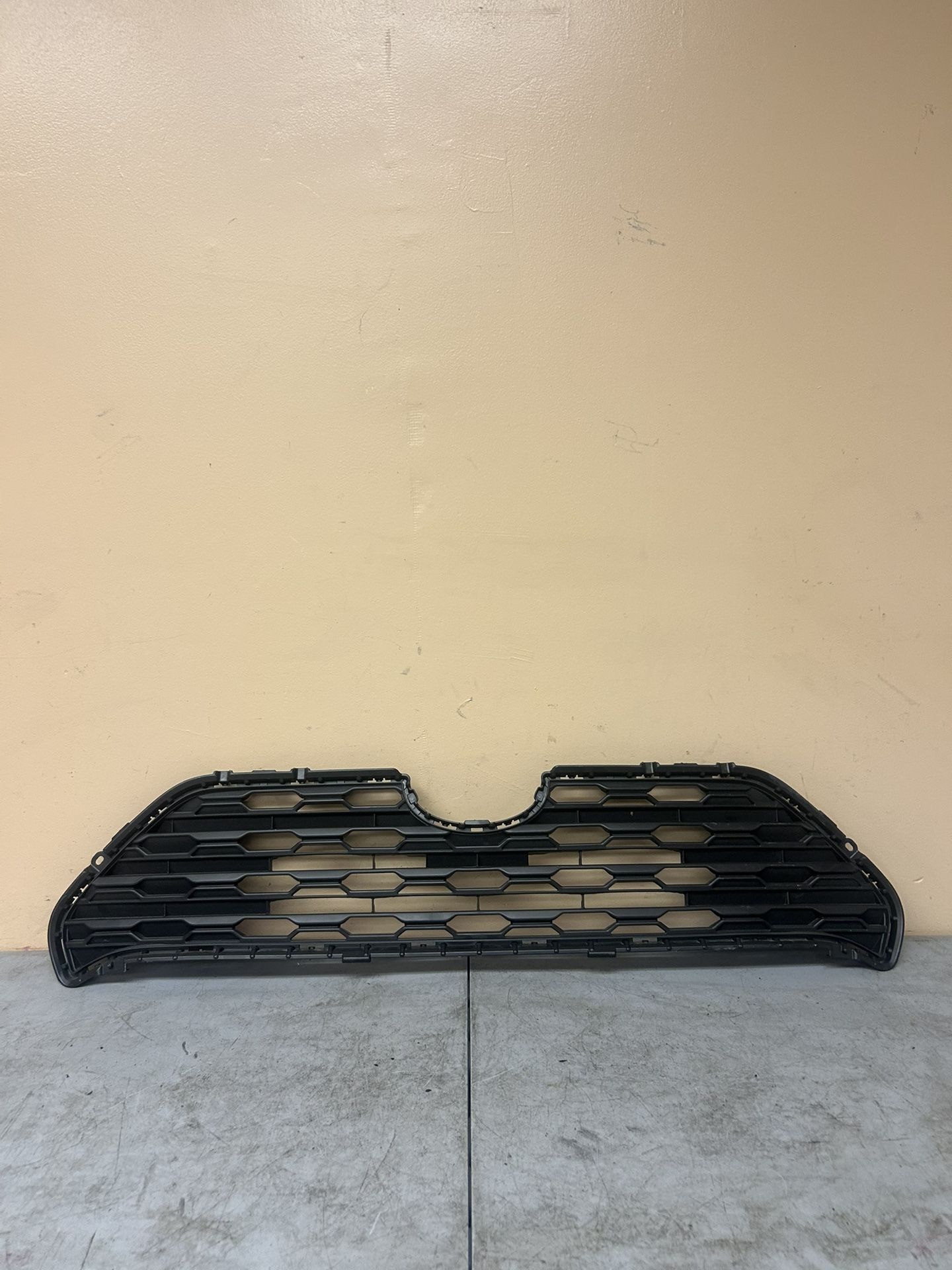 2019 2020 2021 2022 2023 2024 Toyota RAV4 Bumper Grille Oem