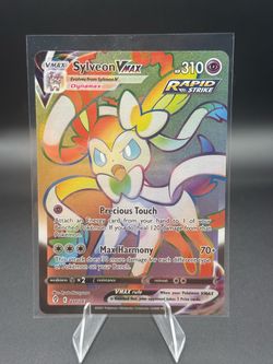 Sylveon VMAX 211/203 NM Pokemon