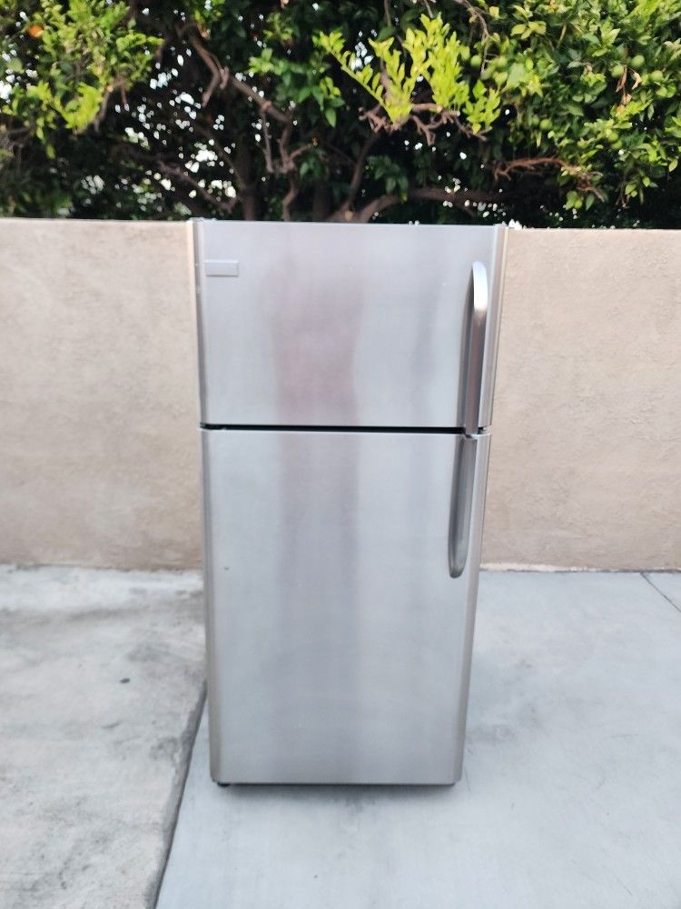 3MONTHS WARRANTY 30X30X66 FRIGIDAIRE FRIDGE 18CUFT SILVER 