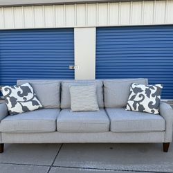 FREE DELIVERY 🚚🚛🚚 Beautiful Gray Couch