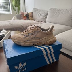 Adidas ozweego shoes, size 6 in men, light brown, worn only twice