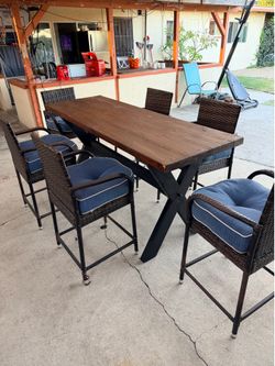 Table with 6 chairs