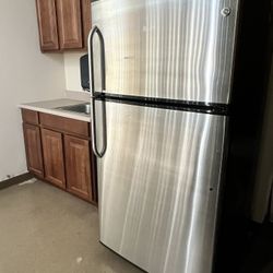 GE Refrigerator ($100)