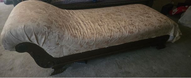 Fainting couch