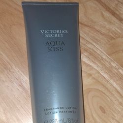 Victoria's Secret Aqua Kiss 236 mL / 8 floz