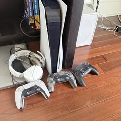 PlayStation 5 Bundle Like New ! 