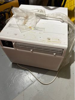 SEASONS A/C AND HEAT WITH REMOTE AND WINDOW KIT!
