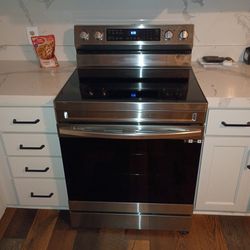 Samsung Freestanding Electric Range with WiFi