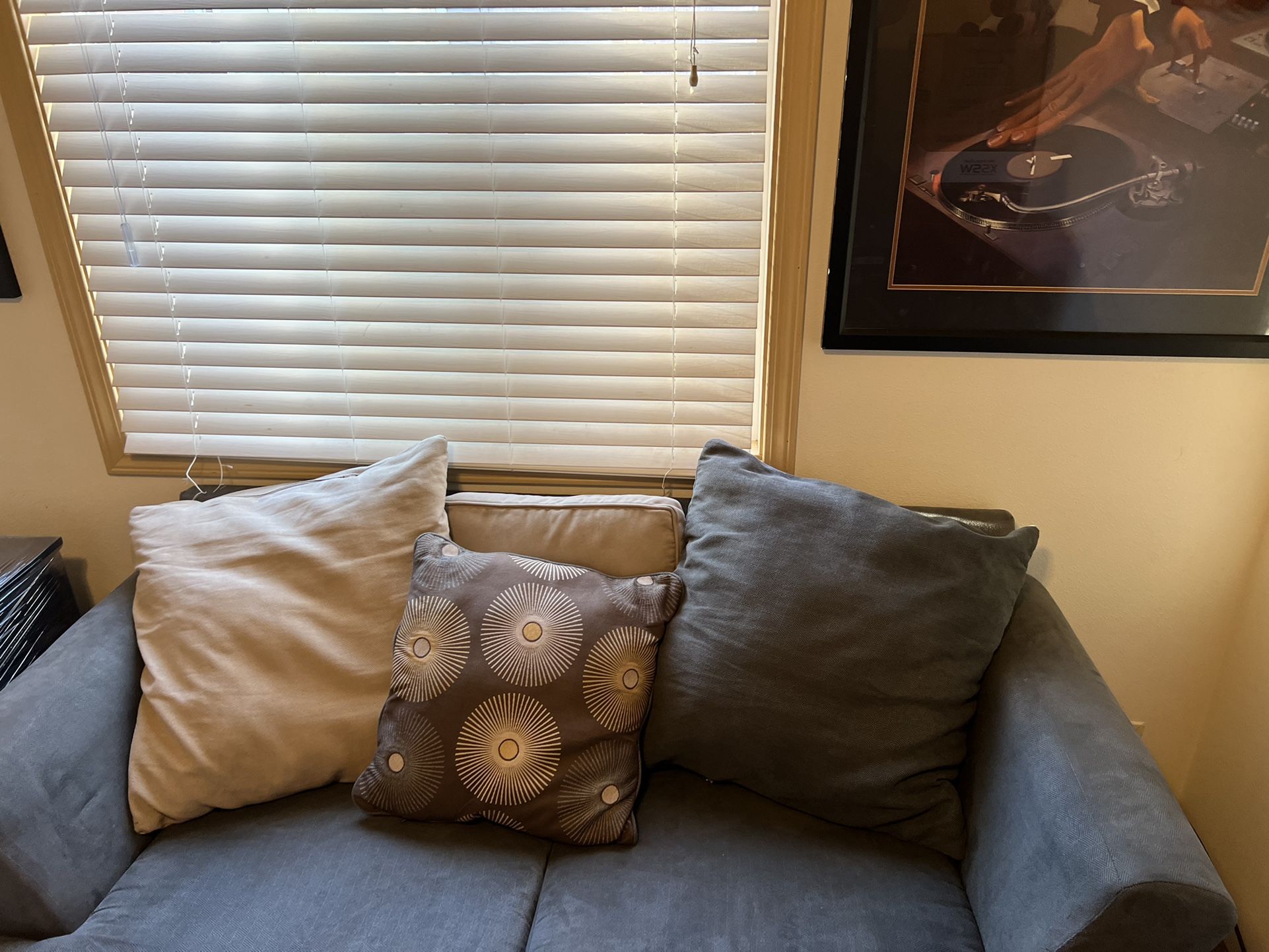 Small sectional For Sale! Ask Any Questions….. No smoking