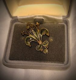 Vintage Fleur de Lis brooch