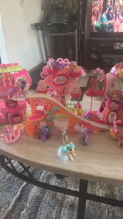 My lil pony playset everything works