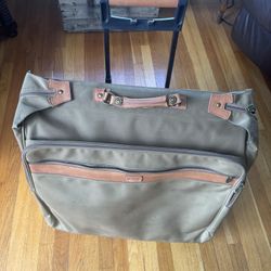 Hartmann 22” Rolling  Garment Luggage 