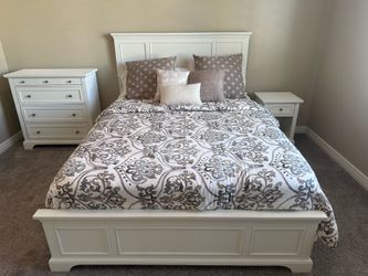 Queen Bed Set