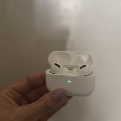 Apple Air Pods With Mag Safe Charging Case