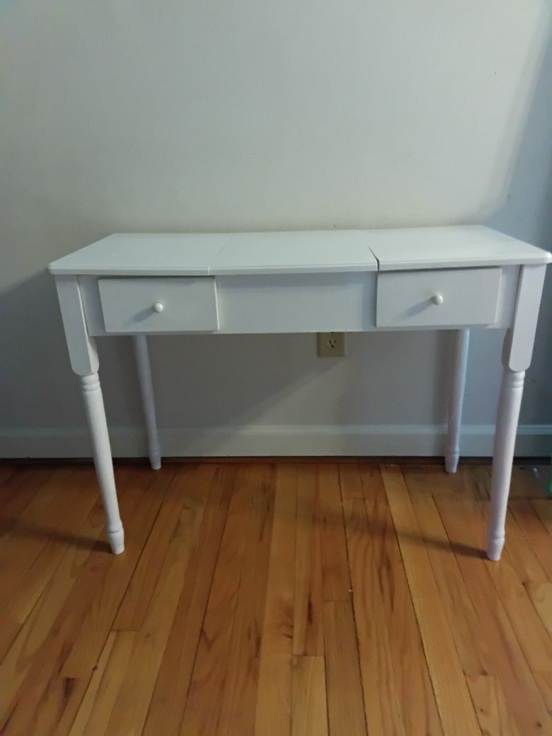 Small Desk With Mirror