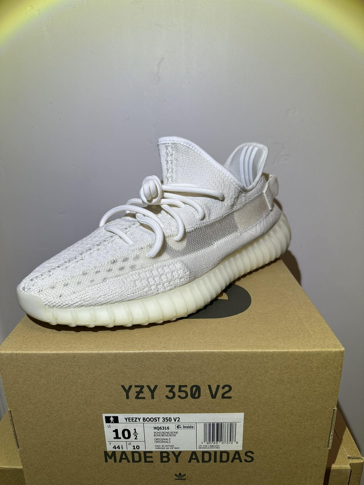 YEEZY BOOST 350 BONE SIZE 10.5