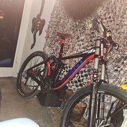 Giant  Glory Full Suspension  Down Hill Bike