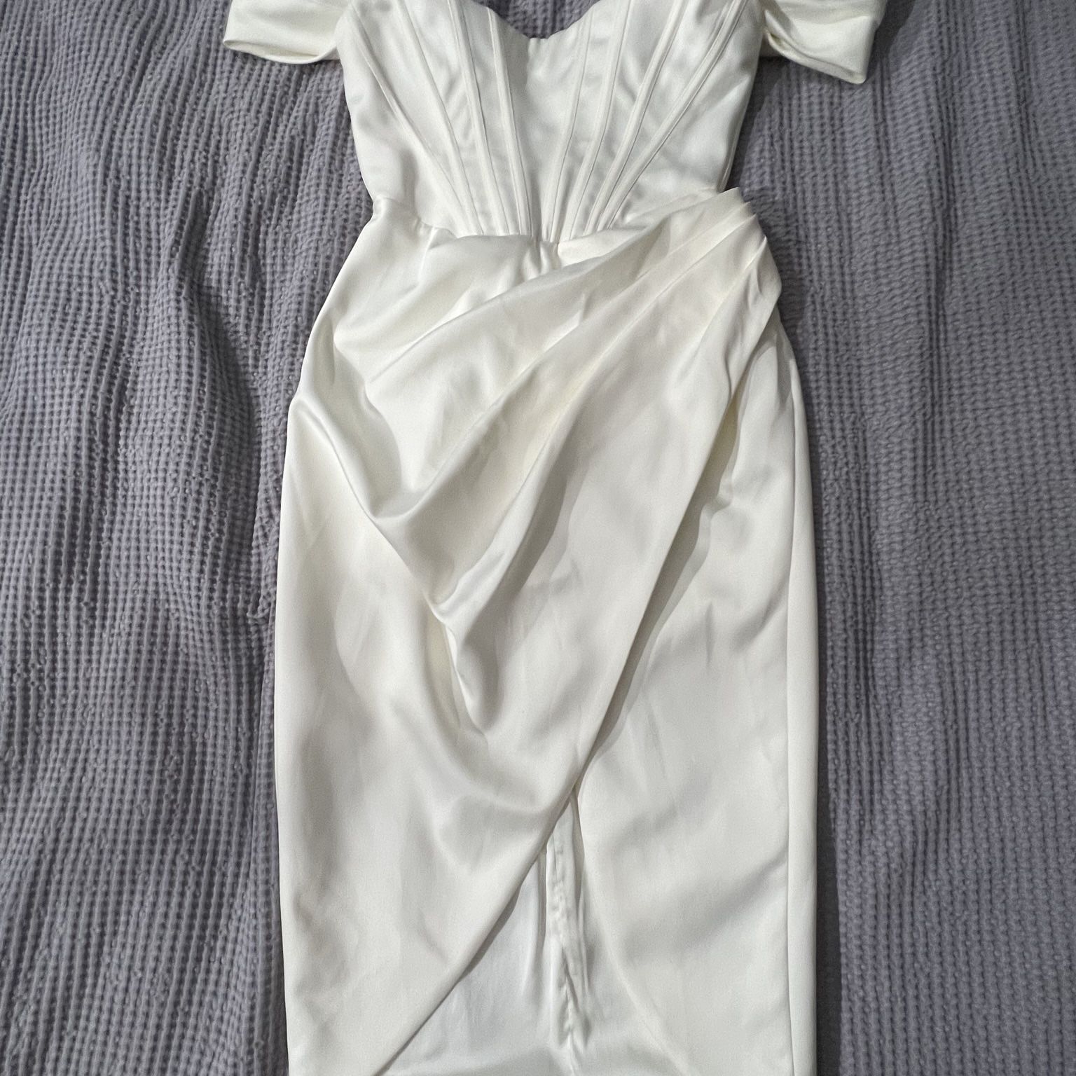 house of cb loretta dress ivory Satin Size M for Sale in Yonkers, NY Wedding dress