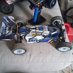 Wl toys 3s buggy track car