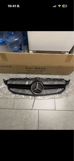 Black Grill with led Mercedes emblem for 2016-2018 c class w205