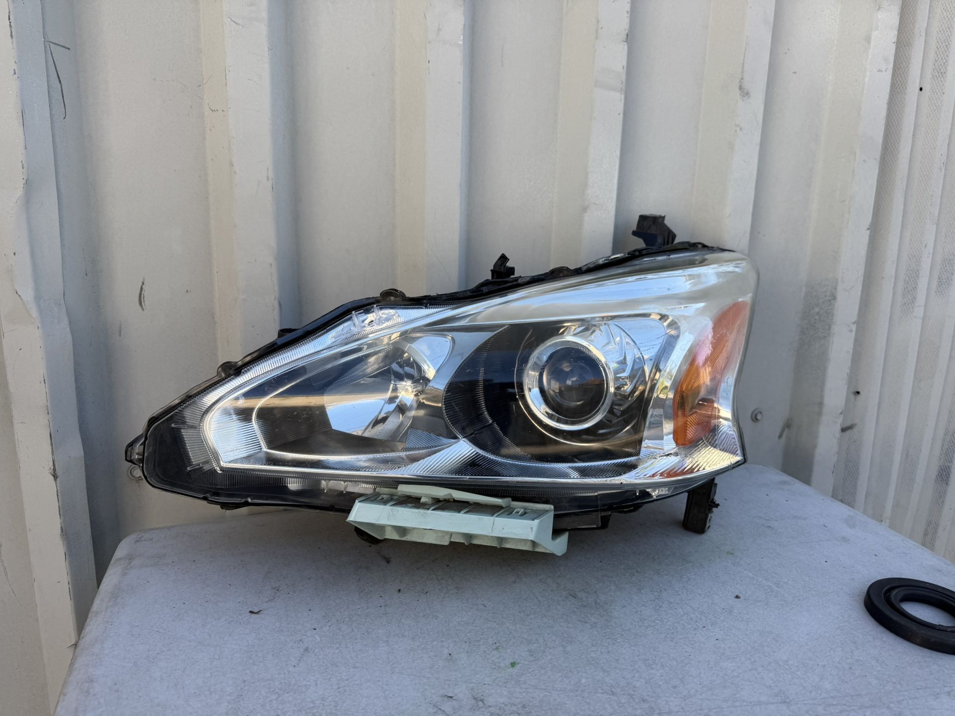 2013 2014 2015 Nissan Altima Headlight Headlamp Left Driver Side LH Used 