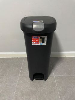 Hefty Lockable Step-On Trash Can 12 Gallon