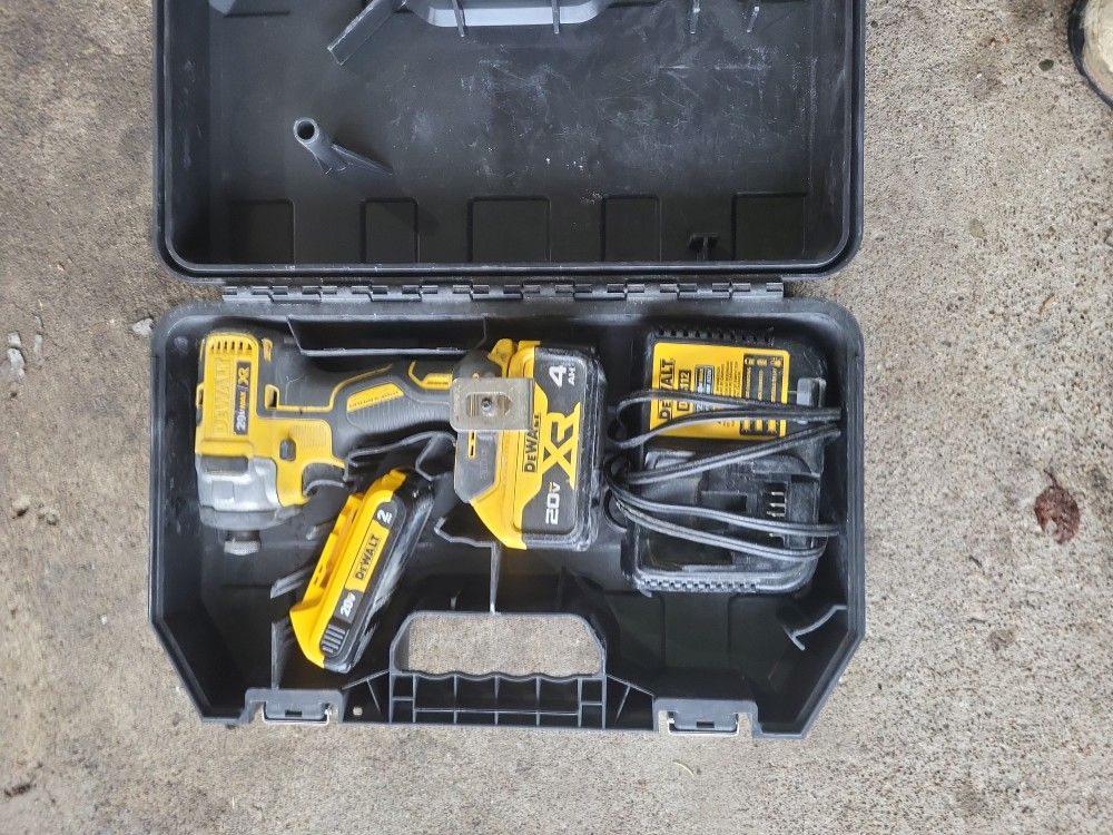 DeWalt 20v Cordless Impact Drill w/2 Batteries, a charger, and case