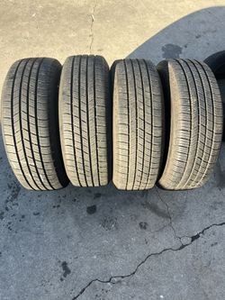 195/65R15 Michelin Defender Tires