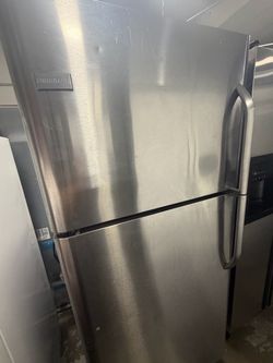 Frigidaire Stainless Steel Top-Freezer Refrigerator