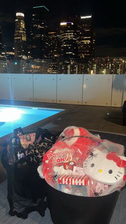 AUTHENTIC HELLO KITTY SPOOKY BASKET